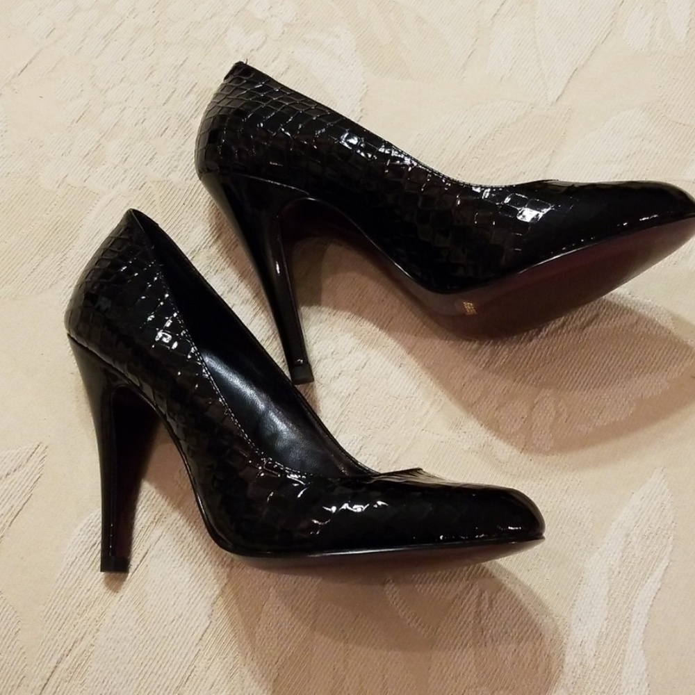 Jessica Simpson black pumps